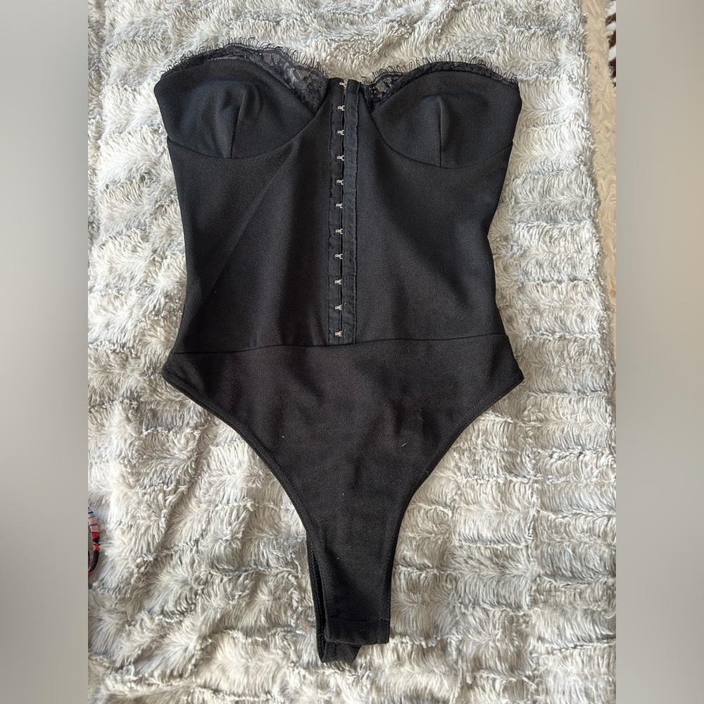 Pretty Little Thing Black Strapless Bodysuit